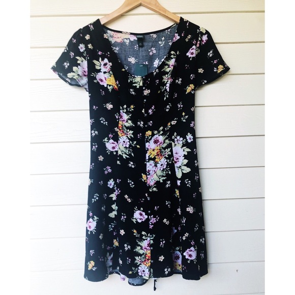 wild fable Dresses & Skirts - NWT Black Floral Button Down Dress w/ Lace-Up Back